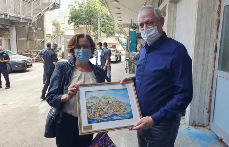 שר הביטחון ביקר בעיריית חיפה