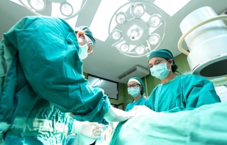 45% מהישראלים בני 55 ומעלה מעוניינים לעשות ניתוח פלסטי בעפעפיים