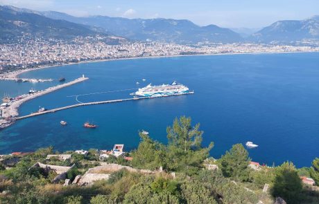 אחרי היעדרות של 12 שנים ה"קראון איריס" של "מנו ספנות" עגנה באלניה שבריביירה הטורקית