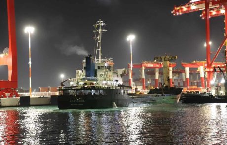 נמל המפרץ: לראשונה עגנה אונית מטען כללי כשעליה כ-4,000 טון ברזל בניין