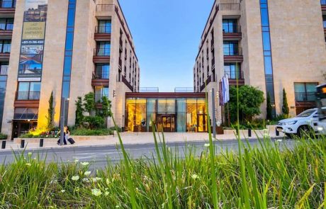 פותחים את 2026 בירושלים: שני לילות זוגיים במלון התיאטרון בירושלים ב – 2,026 בלבד!!!