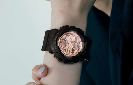 קיץ בהיר ונוכחות מדויקת על פרק כף היד