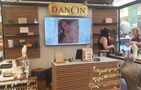 דנית גרינברג השיקה קולקצית תכשיטים  בשיתוף  מעצבי המותג  DANON